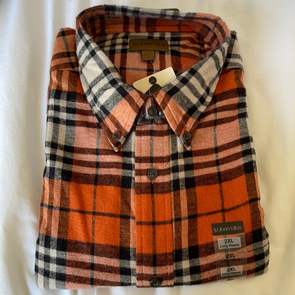 NWT Men’s St. John’s Bay Plaid Long Sleeve shirt